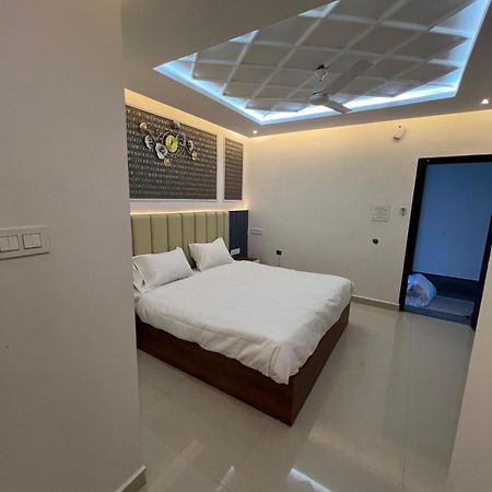 Snr Venus Hotels 蒂鲁帕蒂 外观 照片
