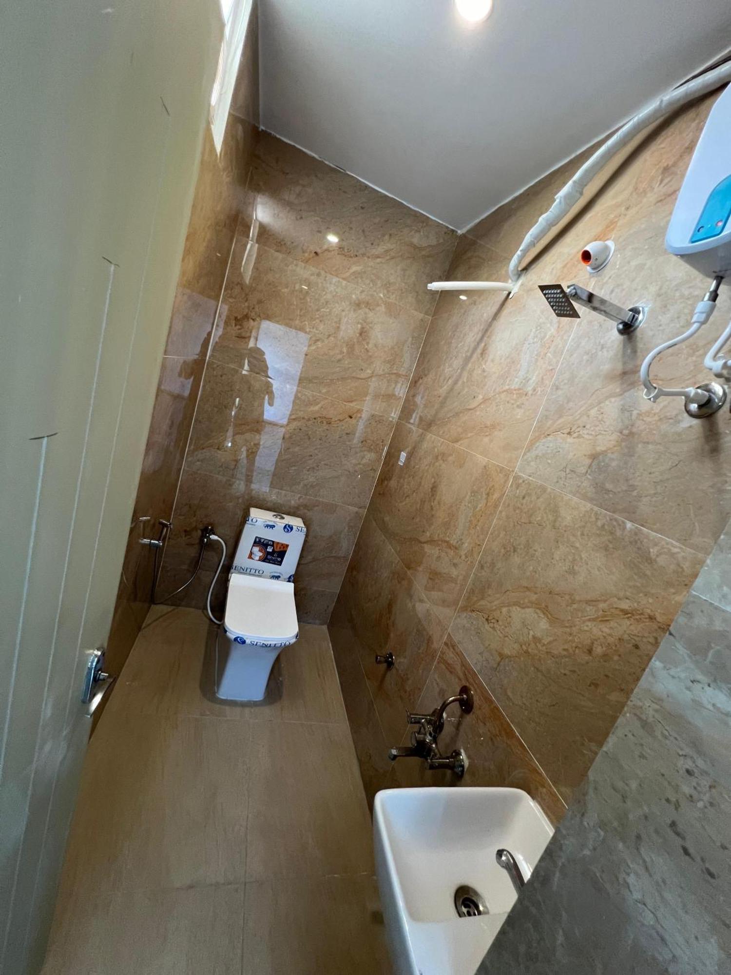 Snr Venus Hotels 蒂鲁帕蒂 外观 照片